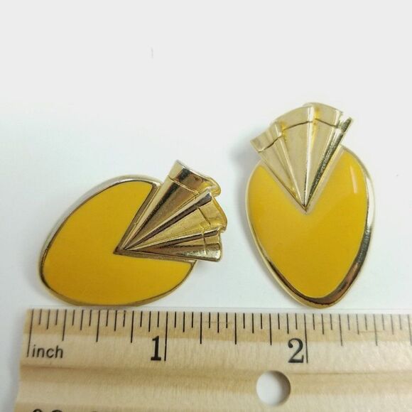 Vintage Yellow Enamel and Gold Tone Fan Shaped Oval Stud 80s Style Earrings - Picture 4 of 6